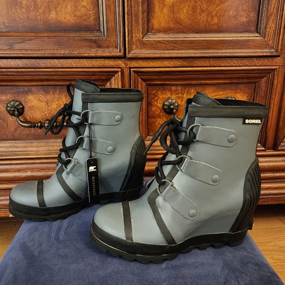 Sorel Joan of Arctic Mid Wedge Boots - Picture 3 of 16